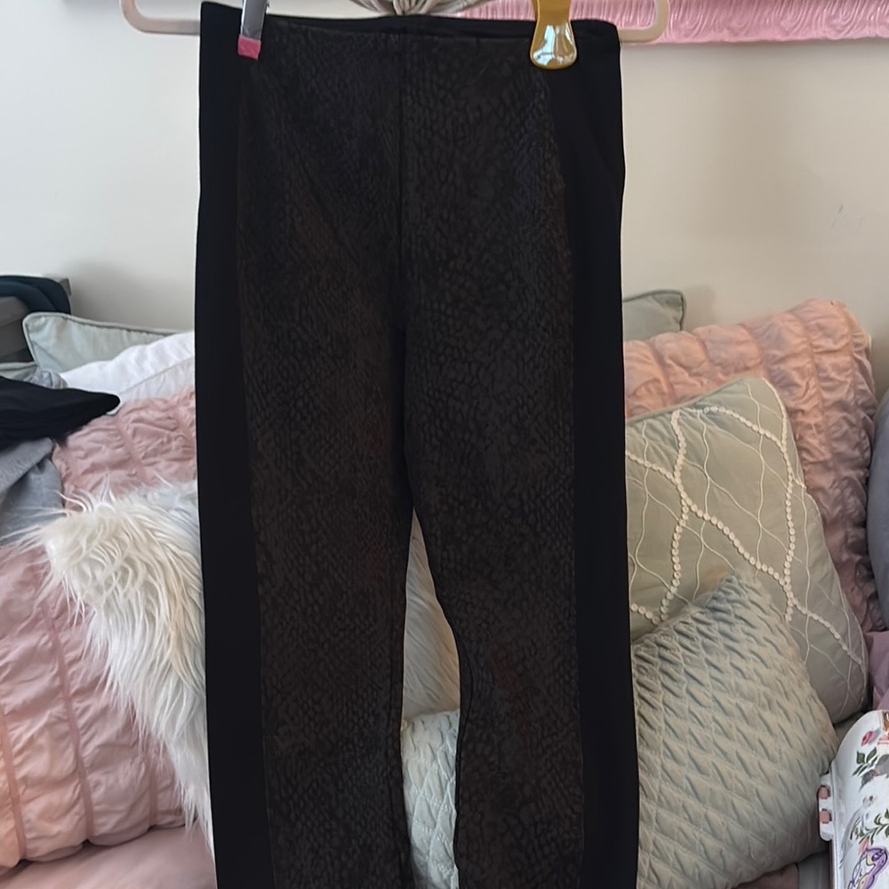 Lysse Black  Patterned Leggings NWOT